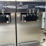 ⁦ماكينة ايس كريم 1 ذراع بشاشة على الطاولة إنتاجية 8 لتر في الساعة⁩ - الصورة ⁦4⁩